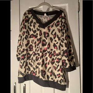 Now & Forever Size Large Cream, pink & gray top